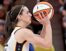 Caitlin Clark struggles in front of sold-out Boston Garden crowd but Fever beat Sun 85-77