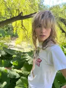 Suki Waterhouse reveals she was hospitalized over too-tight pants